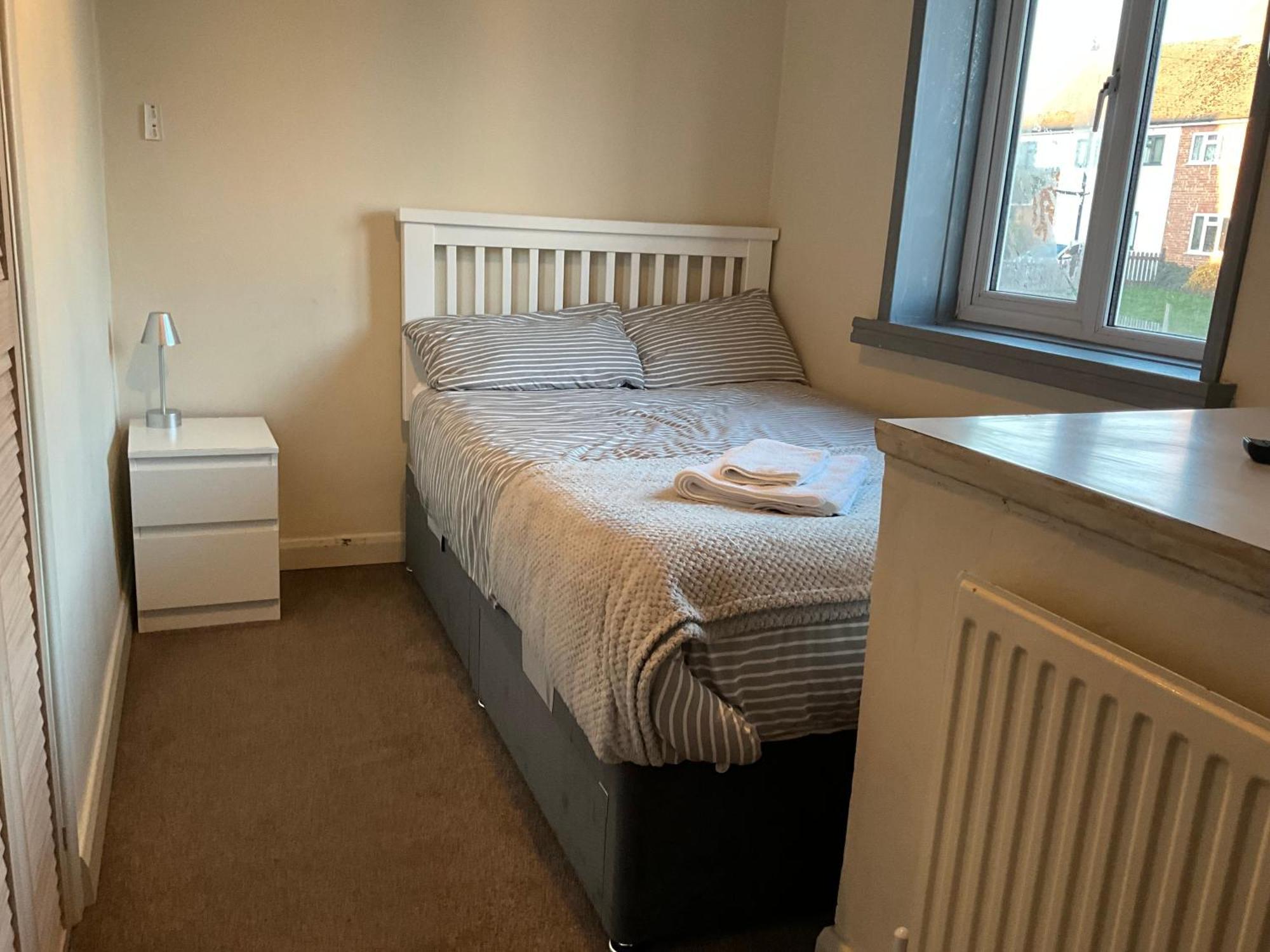 Comfy, Cosy Small Double With Wi-Fi Earley Exterior photo
