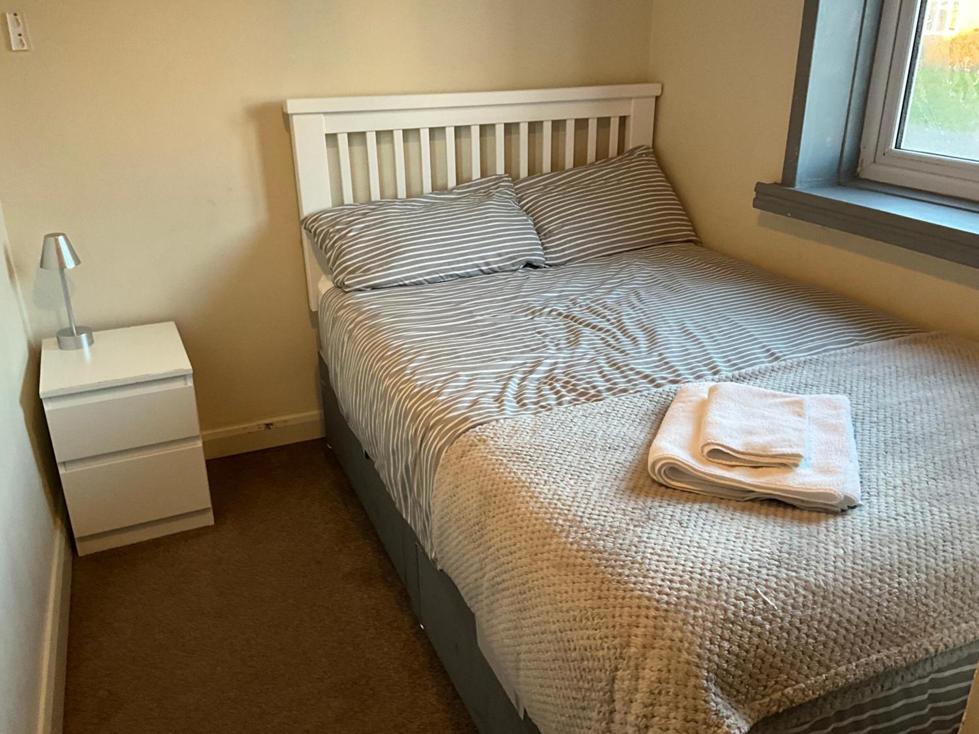 Comfy, Cosy Small Double With Wi-Fi Earley Exterior photo